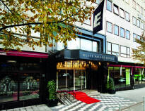 Fra Elite Palace Hotel er du innen gangavstand til både grønne områder og Stockholm sentrum.