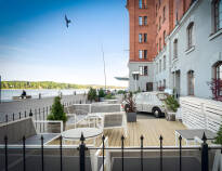 Das Elite Hotel Marina Tower Stockholm bietet komfortable Unterkünfte in einer einzigartigen Umgebung am Wasser.