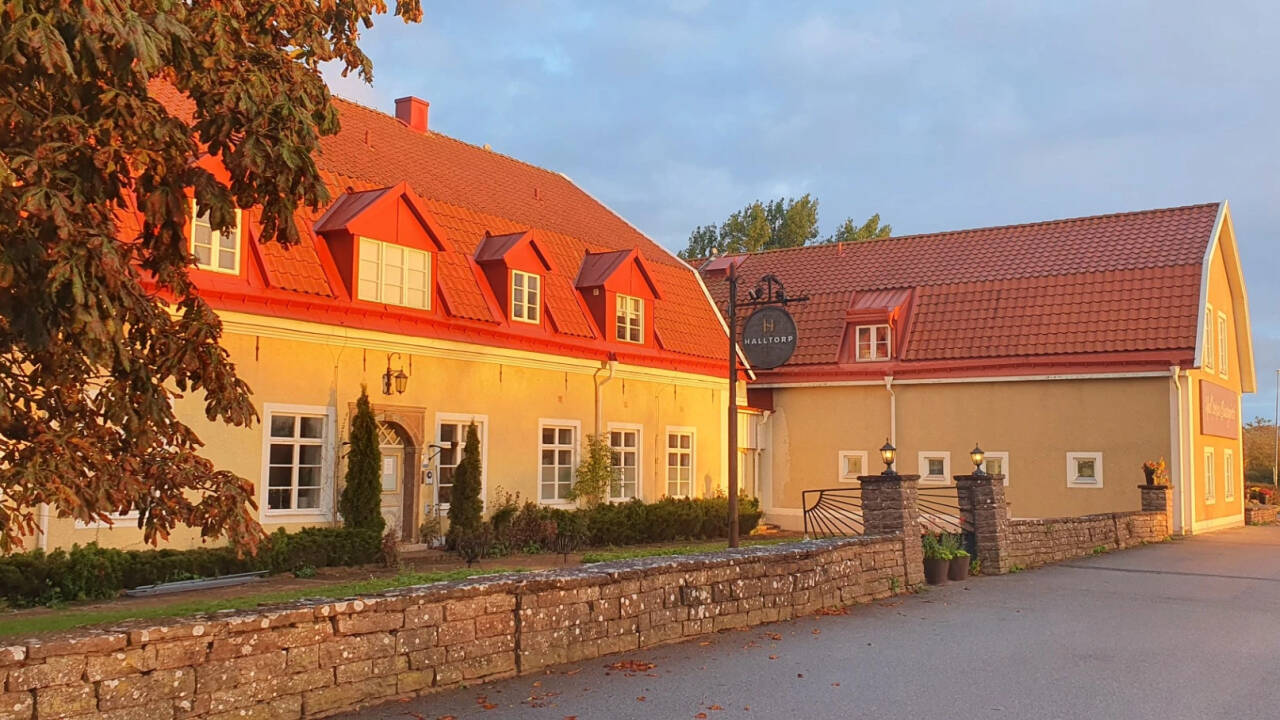 Det er en unik opplevelse å bo på herregården, ettersom den gamle delen av hotellet ble bygget på 1700-tallet.