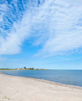 Halltorps Gästgiveri har en flott beliggenhet like ved sjøen.