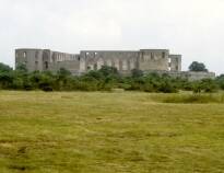 Borgholm offers many sights, and especially the exciting Borgholm Castle deserves a visit.