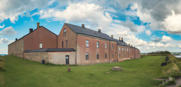 Oplev Varbergs spændende fæstning med middelalderlige aner, der også huser Hallands Kulturhistoriske Museum.
