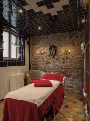 Das Hotel Gästis bietet zahlreiche Wellness-Behandlungen einschließlich Bädern und Sauna.