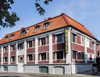 Bo centralt i Varberg på det charmiga Hotell Gästis i ett vackert hus från 1700-talet.