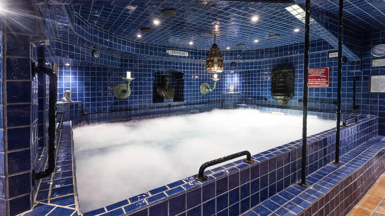 Hotellets Leninbad, med inspiration från S:t Petersburg, har varm- och kallbad, ångbastu, fotbad samt behandlingar.