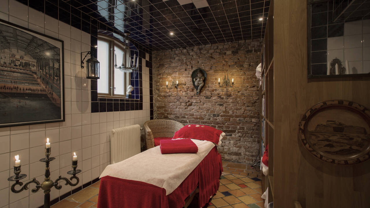 På Hotell Gästis kan I nyde flere spa-behandlinger samt bade og gå i sauna.