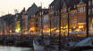 Udforsk København og alle den smukke hovedstads herligheder, som f.eks. Nyhavn, Strøget og Tivoli.