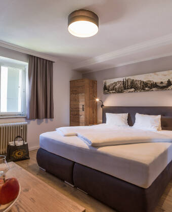 Die Hotelzimmer sind traditionell eingerichtet und bieten 4-Sterne-Komfort
