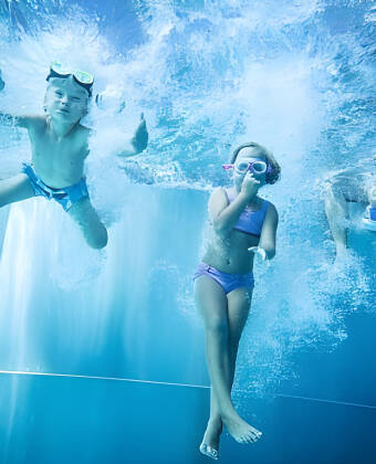 Inte långt från hotellet ligger det 38.000 kvm stor badparadiset, Panorama Badewelt, med möjligheter för hela familjen.