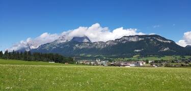 Die schöne Region Kitzbühel mit ihrer schönen Natur, ihren gemütlichen Kleinstädten und ihren aufregenden Attraktionen das ganze Jahr über