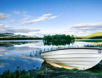 Sommartid lånar hotellet kostnadsfritt ut roddbåtar, kanoter och cyklar. Perfekt för att upptäcka området.