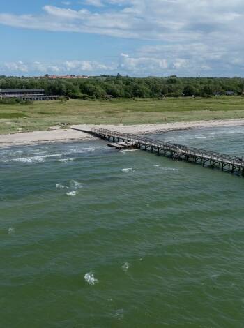 Kobæk Strand ligger precis vid stranden, perfekt för en simtur, så kom ihåg badkläderna.