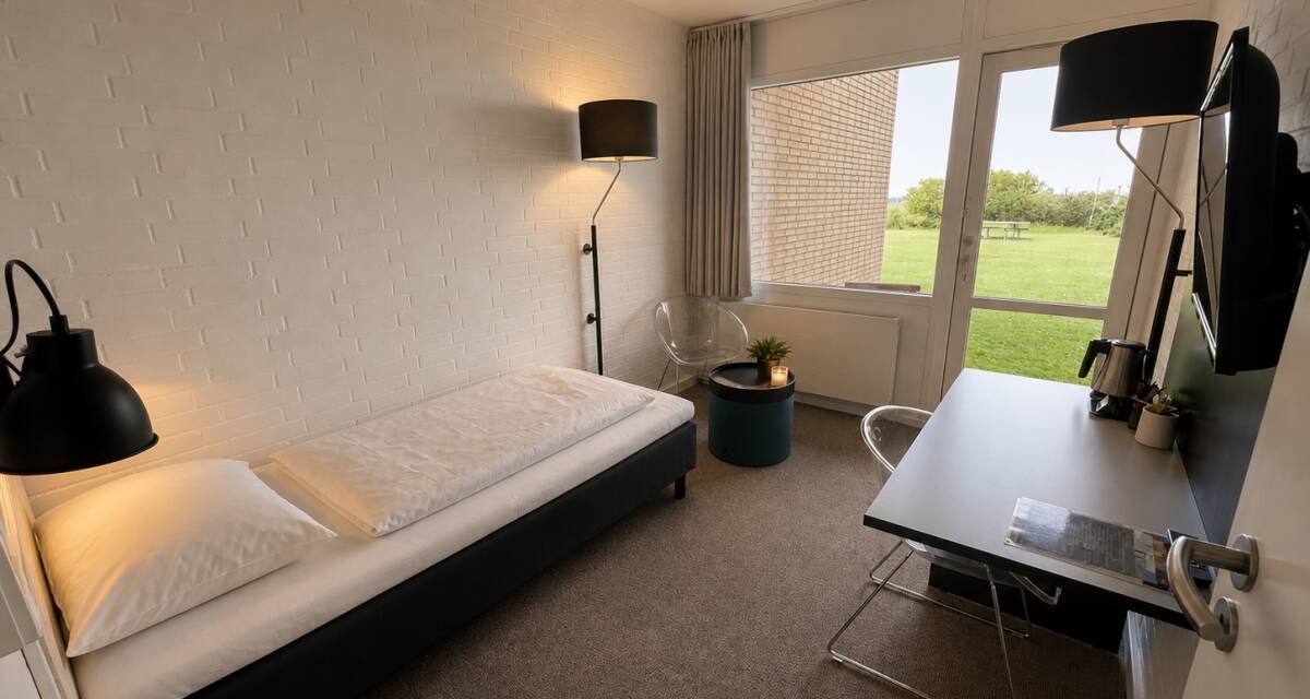Single room w. sea view