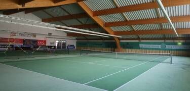 Hotellet erbjuder ett brett utbud av sportfaciliteter, inklusive en inomhustennisbana.