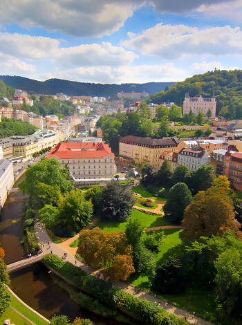 Bo bara en kort bit från den historiska charmen i Karlovy Vary.