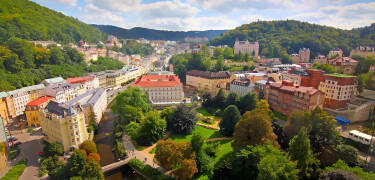 Bo bara en kort bit från den historiska charmen i Karlovy Vary.