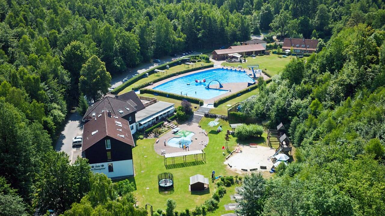 Vågn op til fuglesang og frisk luft fra Harzen på Hotel im Tannengrund.