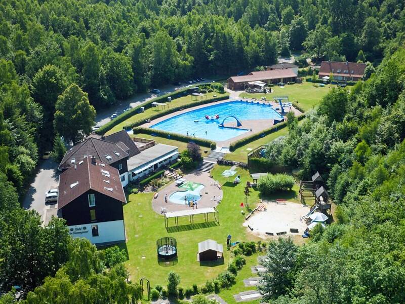 Wachen Sie im Hotel im Tannengrund mit Vogelgezwitscher und frischer Harzer Bergluft auf.