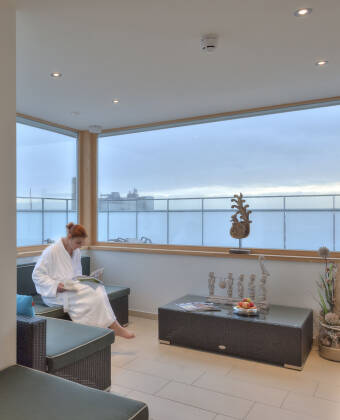 På systerhotellet Hafen Büsum kan du njuta av hälsoavdelningen utan extra kostnad.