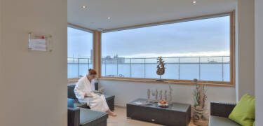 På søsterhotellet Hafen Büsum kan du nyde wellnessområdet gratis.