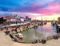 Büsum kommer att glädja dig med sitt charmiga centrum och fiskebåtar på kajen.