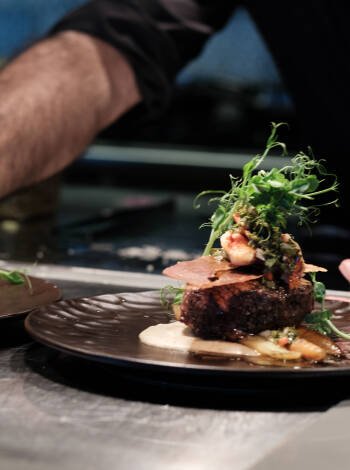 Hotellets restaurang. Latitude 58°, serverer goda á la carte-rätter som kan avnjutas i en trevlig miljö