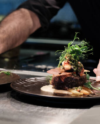 Hotellets restaurang. Latitude 58°, serverer goda á la carte-rätter som kan avnjutas i en trevlig miljö