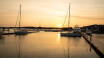 Tag på udflugt og udforsk f.eks. de maleriske svenske skærgårde med en romantisk bådtur