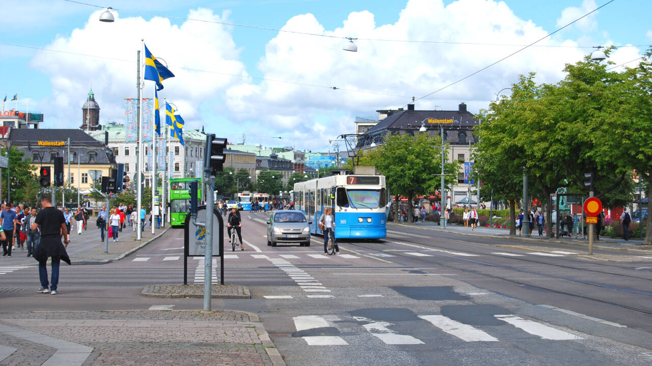 Der er ikke langt til Göteborg, der bl.a. byder på gode shoppingmuligheder og husk at besøge Liseberg.