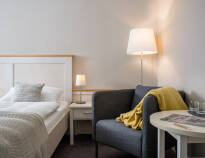 Hotellets mysiga ljusa rum är en perfekt bas för er vistelse i Büsum.
