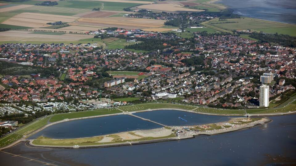 Hotel Dorn ligger centralt men roligt i den hyggelige slesvig-holstenske havneby, Büsum, lige ud til Nordsøen.