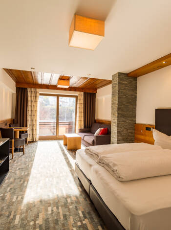 På det familiedrevne Hotel Mozart gør komfortable værelser og en varm, alpin atmosfære det nemt at slappe af og føle sig hjemme.