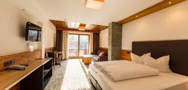 Im familiengeführten Hotel Mozart genießen Sie komfortable Zimmer und ein herzliches Alpenflair – ideal zum Entspannen und Wohlfühlen.