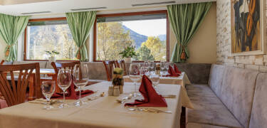 Afslut dagen med tyrolske specialiteter serveret i en hyggelig restaurant.