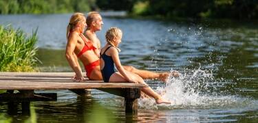 Strax ovanför Landeck ligger Tramser Weiher – en lugn och naturskön plats för ett dopp.