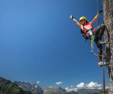 Området byder på masser af eventyr – fra klatring og via ferrata til vandre- og cykelture.