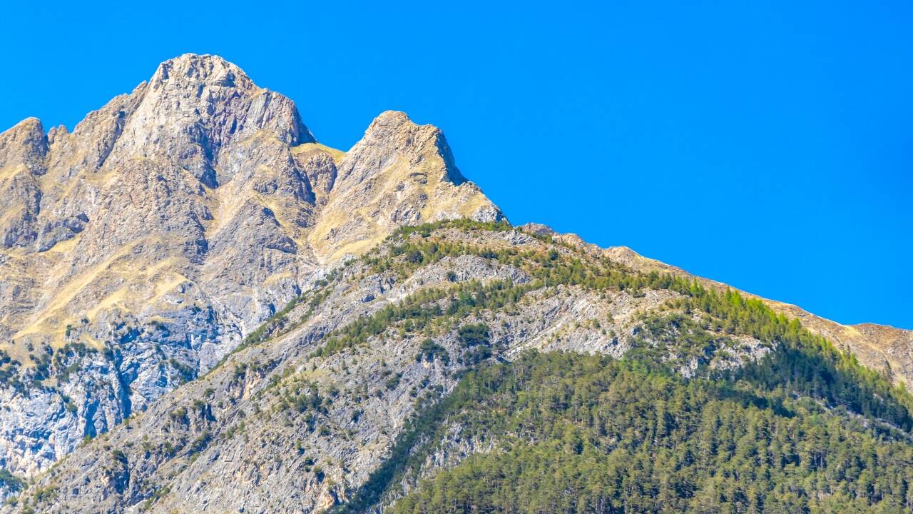 Mit der TirolWest Card, die im Aufenthalt inklusive ist, profitieren Sie von kostenlosen Fahrten mit ausgewählten Bergbahnen und Sesselliften – so erreichen Sie Aussichtsplattformen ganz entspannt.