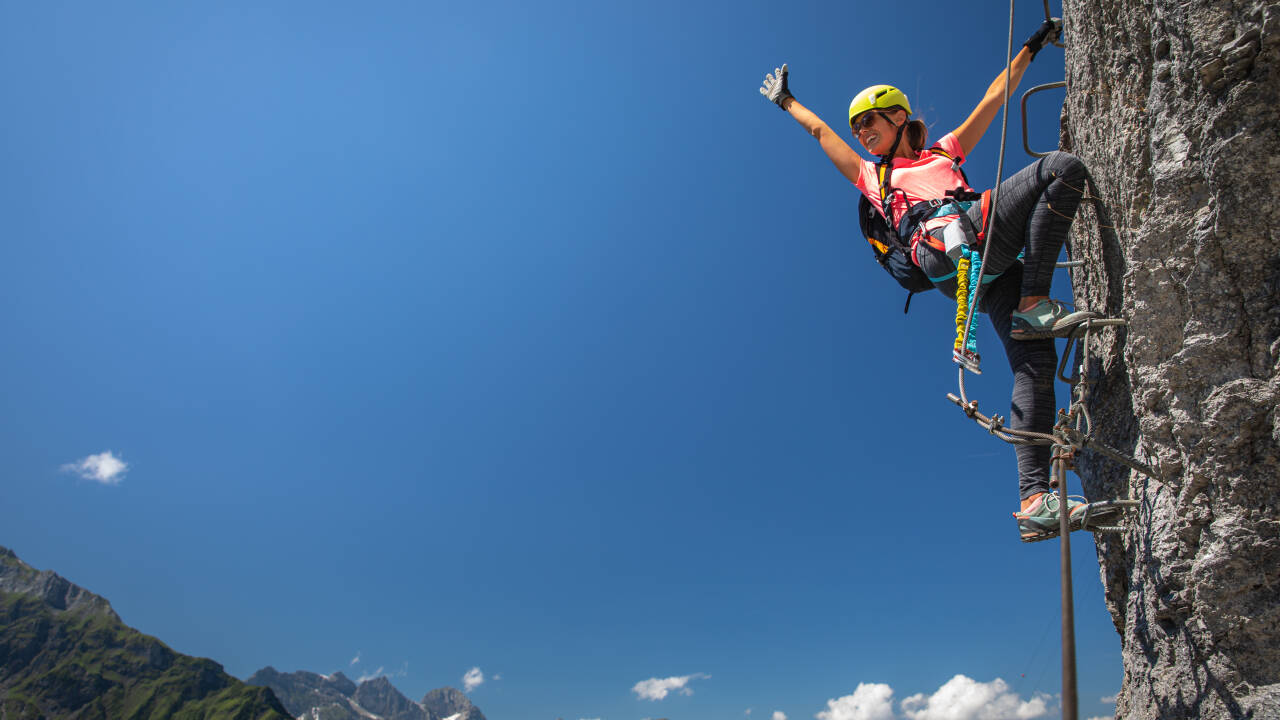 Ob Klettersteige, Wandern oder Radfahren – rund um das Hotel warten abwechslungsreiche Abenteuer.