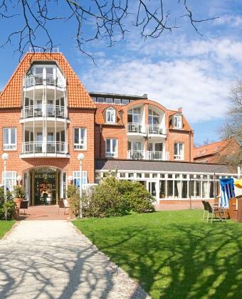 Hotel Hohe Wacht har en skøn beliggenhed tæt på stranden, omgivet af smuk natur.