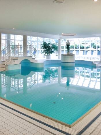 Im Wellness-Bereich mit Sauna, Dampfbad und Pool kommen Körper und Geist zur Ruhe.
