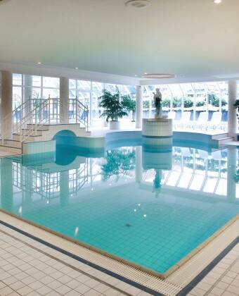 I wellness afdelingen kan krop og sjæl hvile ud, og I kan nyde tiden i sauna, dampbad og den indendørs swimmingpool.