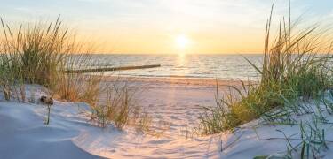 Badehotels stemming. Hotel Hohe Wacht ligger tæt på skøn badestrand, som bør besøges både sommer og vinter.