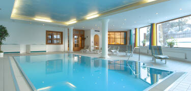 Im Wellnessbereich finden Sie ein Schwimmbecken, mehrere Saunen, eine Infrarotkabine und ein Kneippbecken.