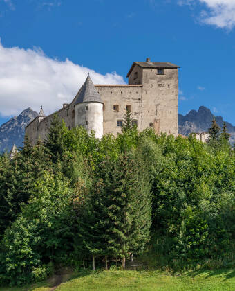 Nauders faces the ancient Roman road, Via Claudia Augusta, which leads directly to the medieval castle, 'Naudersberg'.