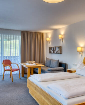 Alle hotellets værelser tilbyder moderne og hyggelige rammer under opholdet i Tyrol.