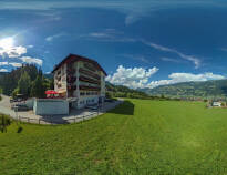 Det 3-stjernede Hotel Hubertus er familieejet, og ligger midt i de grønne alper i Tyrol.