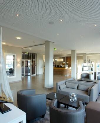 Nyd en stille stund på hotellet med en god bog eller i godt selskab.