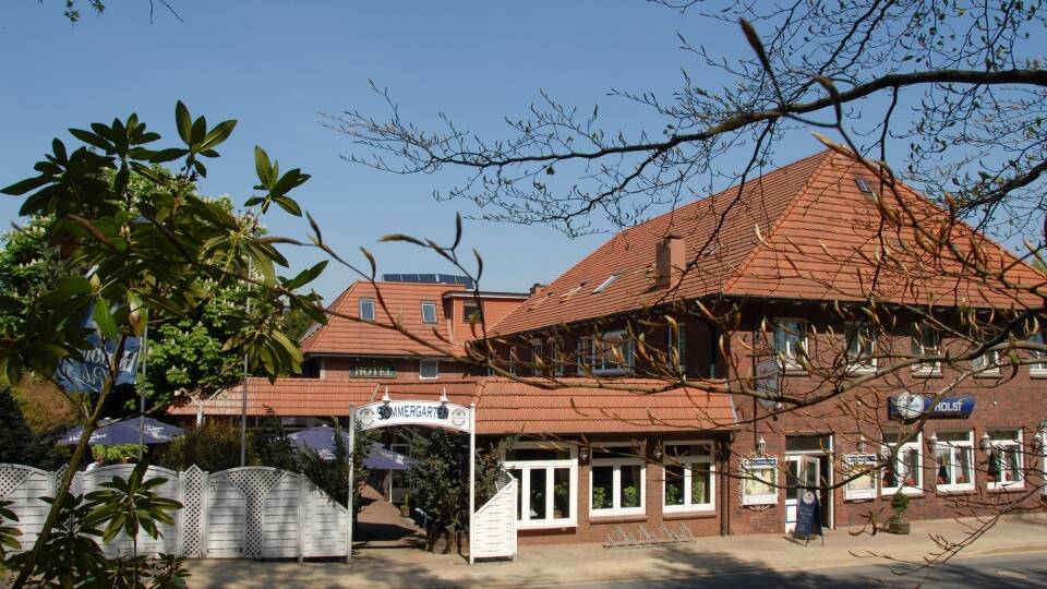 Das GreenLine Hotel Holst genießt eine malerische Lage am Waldrand, im Regionalpark Rosengarten, südlich von Hamburg.
