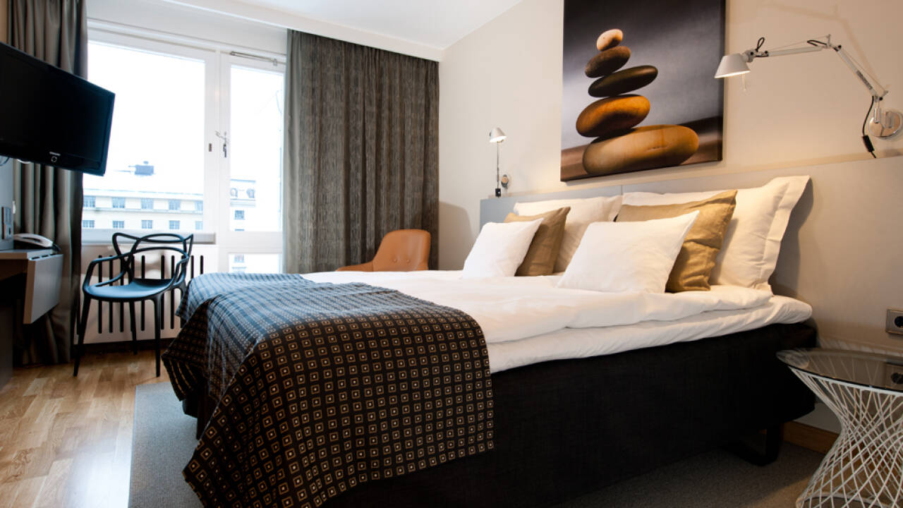 Hotellets moderne værelser er indrettet i skandinavisk design