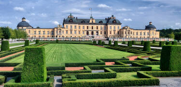 Das schöne Schloss Drottningsholm ist der Sitz der schwedischen Königsfamilie.